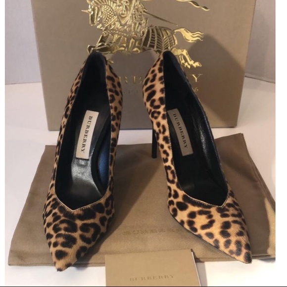 Burberry Barbara Pump - Picture 2 of 4